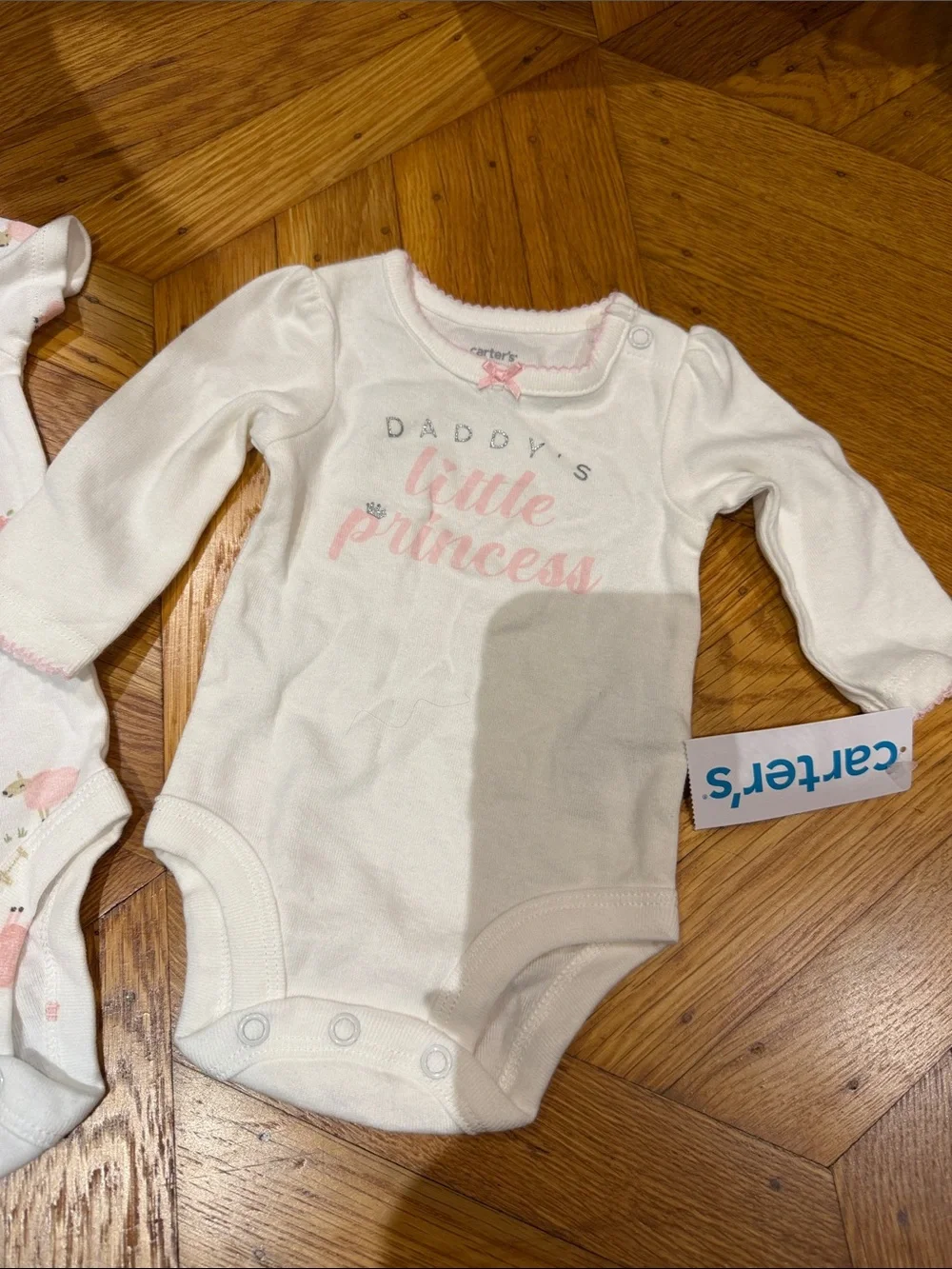 2 pieces Carters long sleeves and short sleeves onesies set